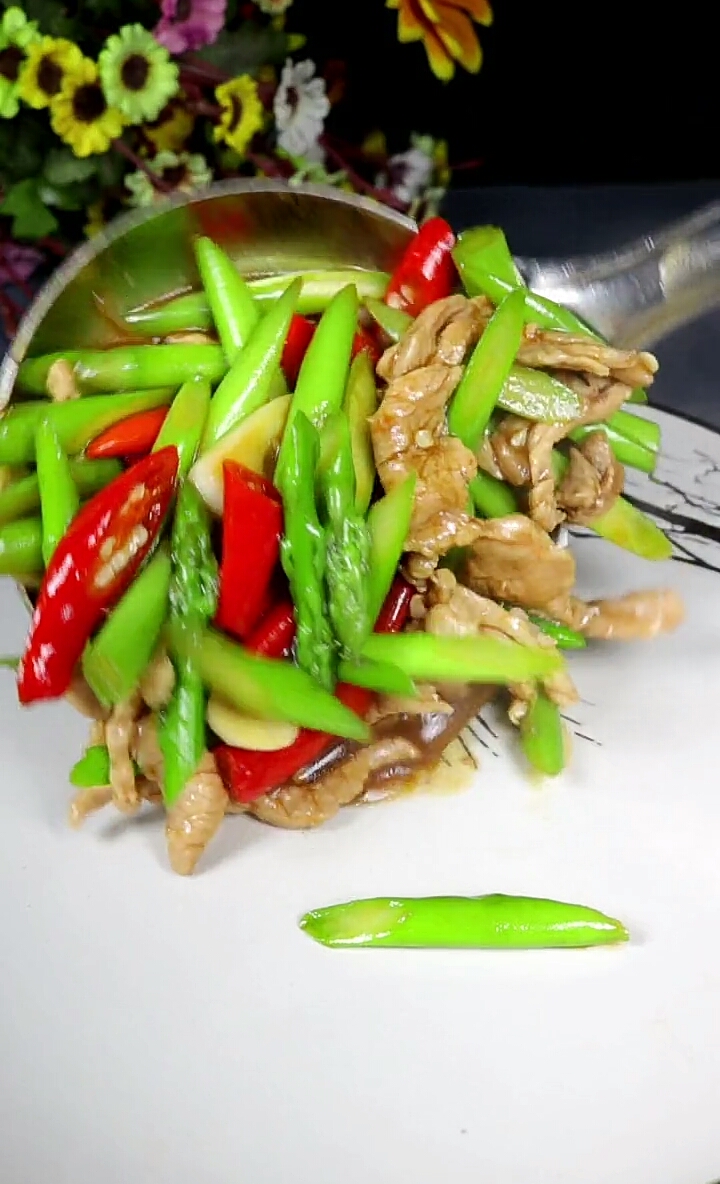 #美食记#芦笋炒肉你吃过吗,太下饭了