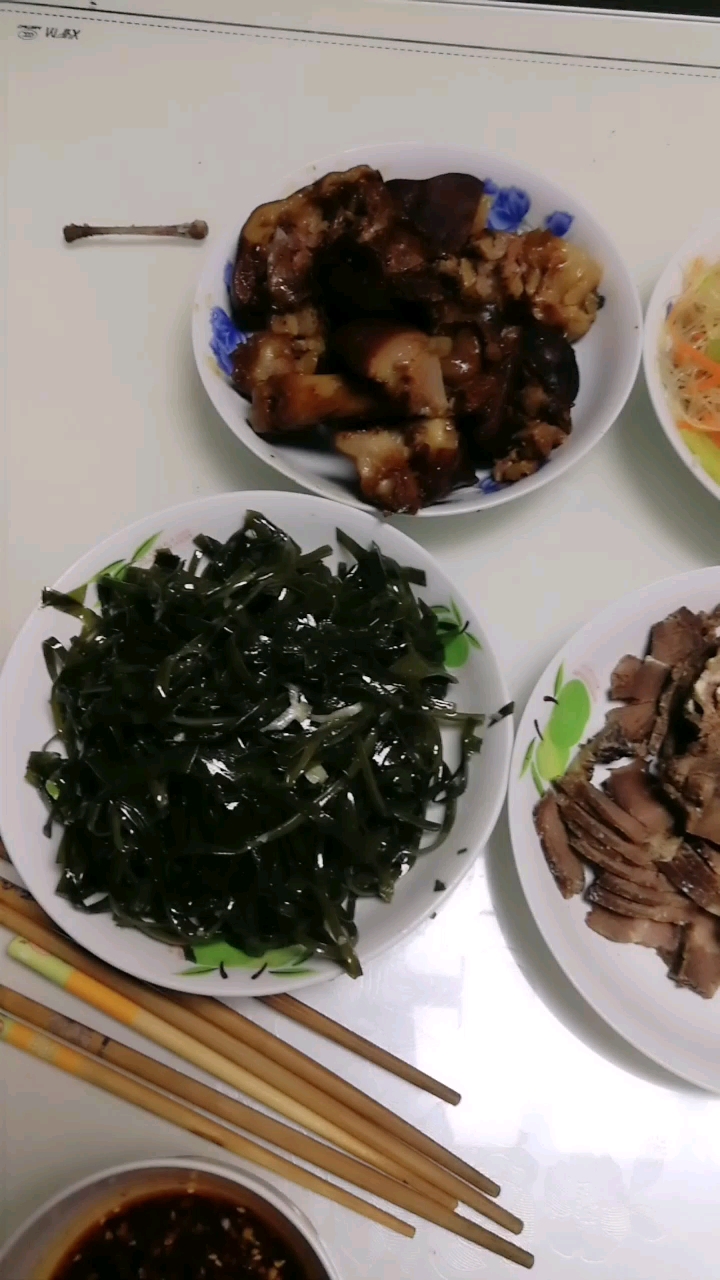 一桌好菜上桌