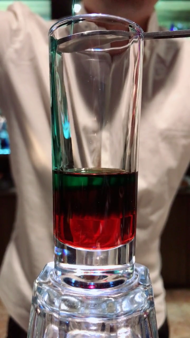 七色彩虹鸡尾酒