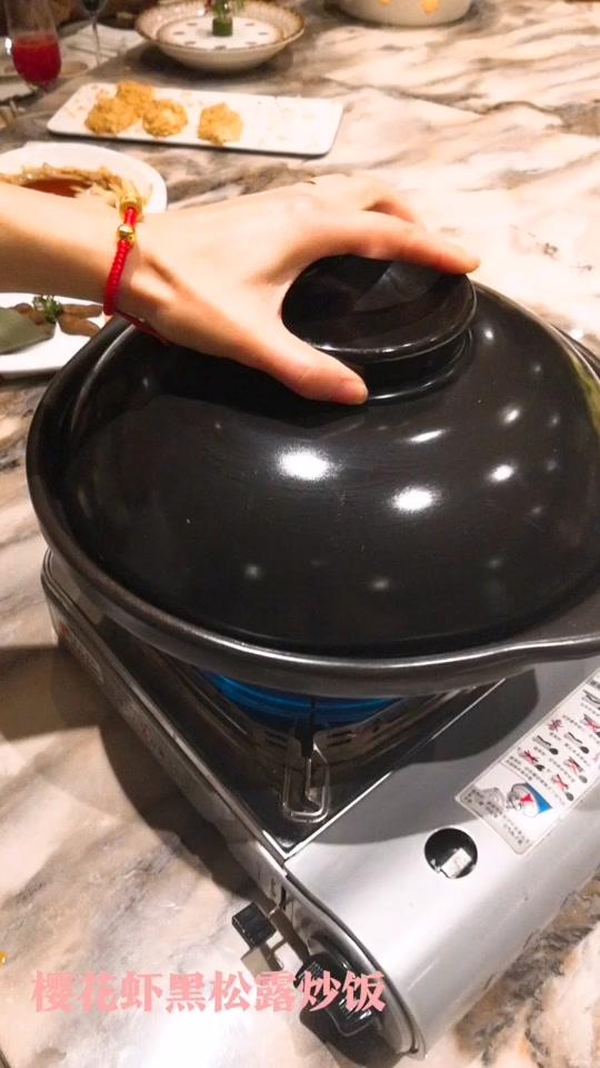 樱花虾黑松露炒饭,好吃的。#2019 #vlog美食记 #捕捉身边的美好