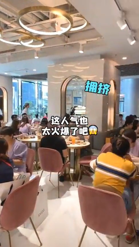 #娱乐#富察皇后都抵挡不住的神仙泡芙,颜值爆表,来买的人很多