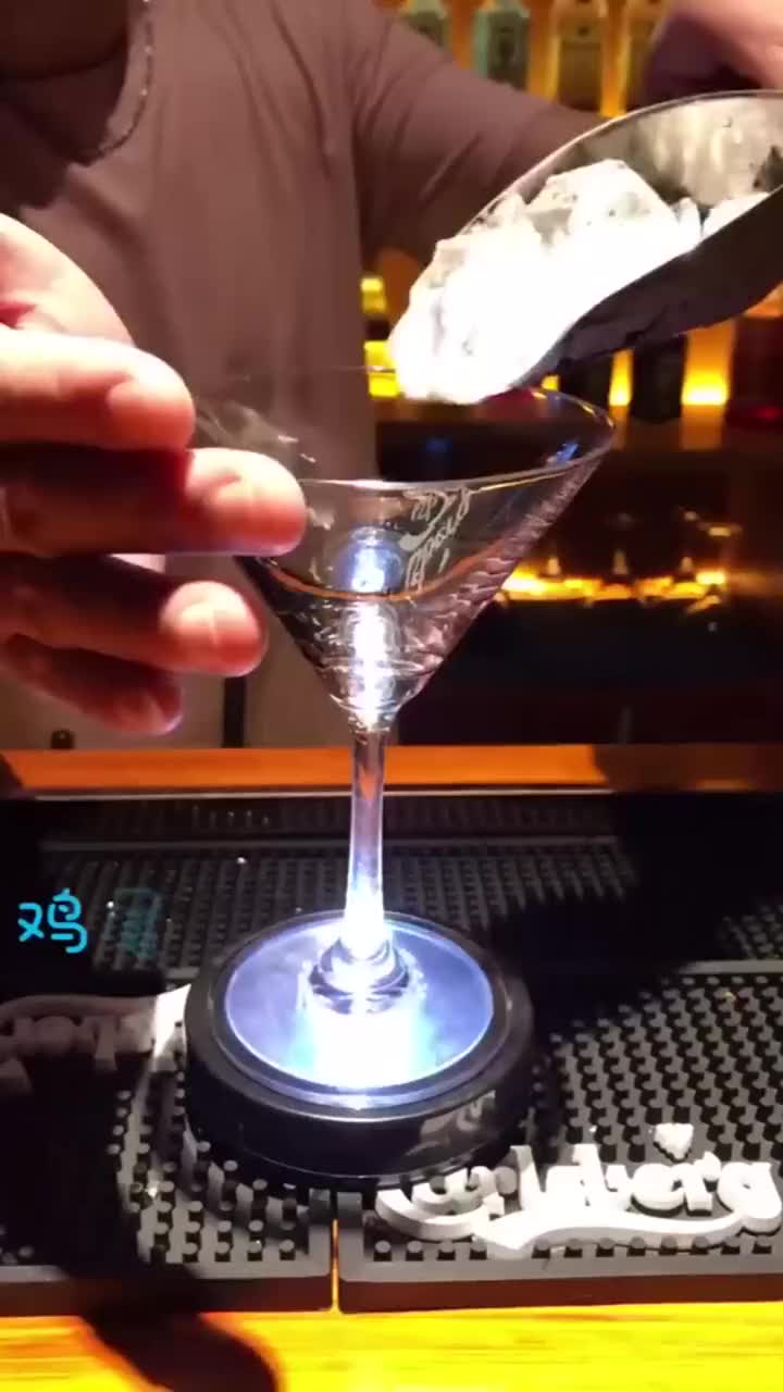 马天尼鸡尾酒之王,制作步奏简单,自己在家也能调