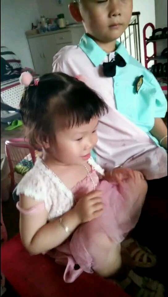 两宝都感冒咳嗽,来个小蛋糕,生日快乐