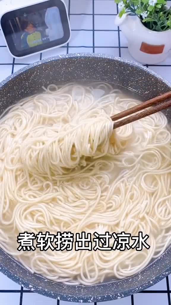 超级好吃的老干妈炒面,赶紧学起来