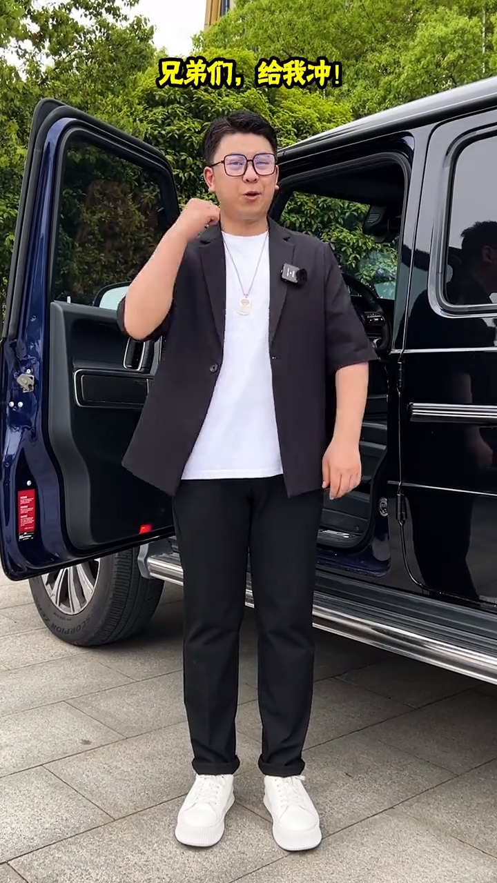 胖男生穿西服是真的显瘦又帅气,不接受反驳