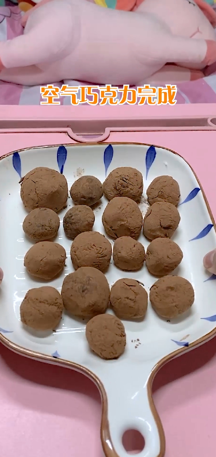 #独竖一知#空气巧克力：为什么我挤出了奥力给的感觉？