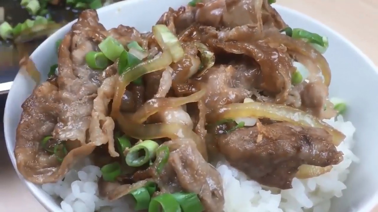 #自制家庭美食#5分钟做出蜜汁烤肉饭