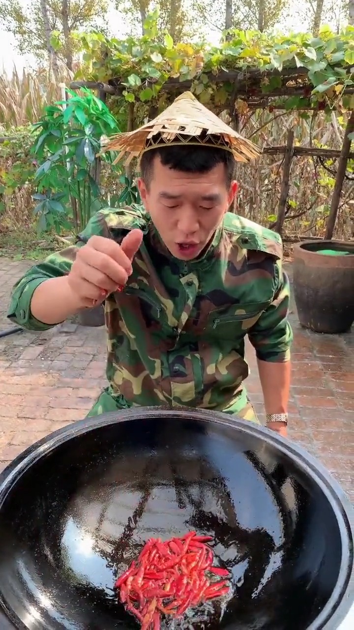 今天教大家做孜然鸡肚,香辣可口,非常好吃