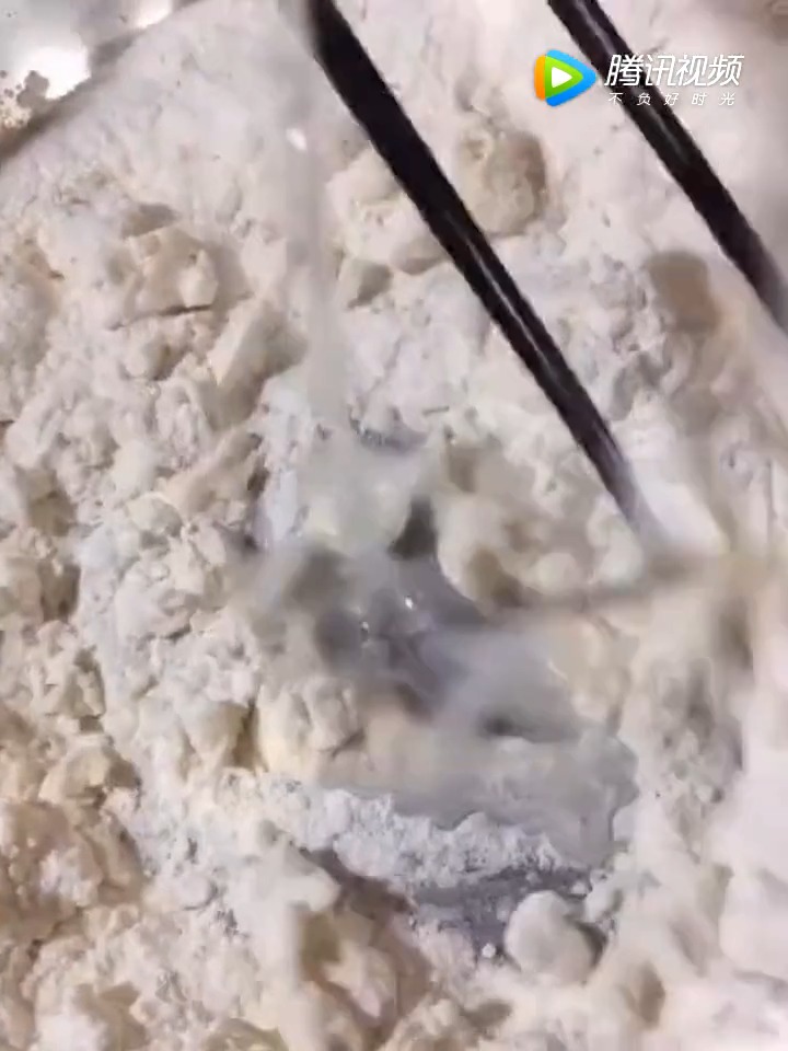 #娱乐#传统炒面鱼的做法在这里,简单几步就做好,好吃不油腻