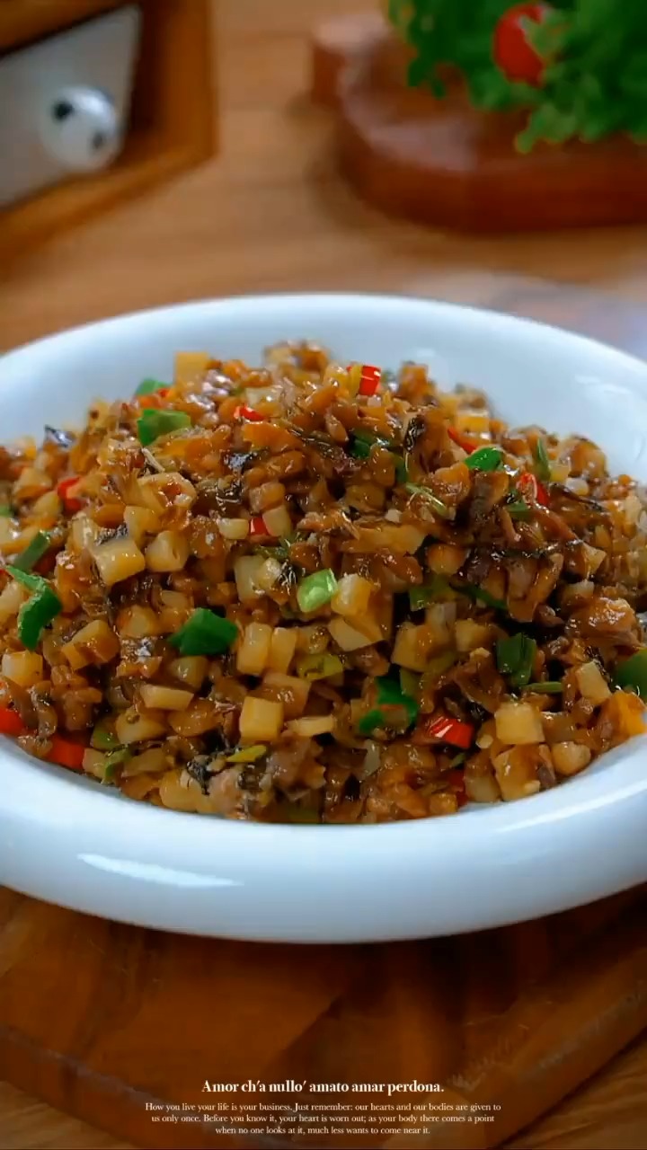 #家常菜#上联:白饭青菜留美味;下联:紫茄红苋有余香,横批:家常便饭#外婆菜