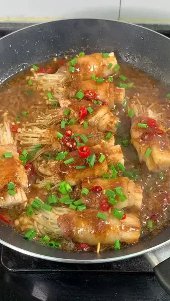 在家也能做出烧烤味儿的金针菇,太香啦