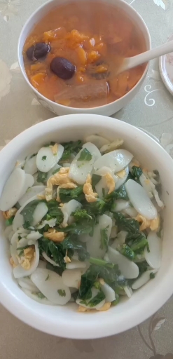炒年糕配南瓜红枣汤,简单的午饭
