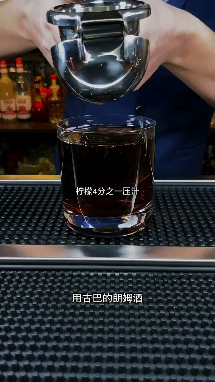 一杯历史悠久制作简单的自由古巴鸡尾酒瞬间感到身为中国人是种