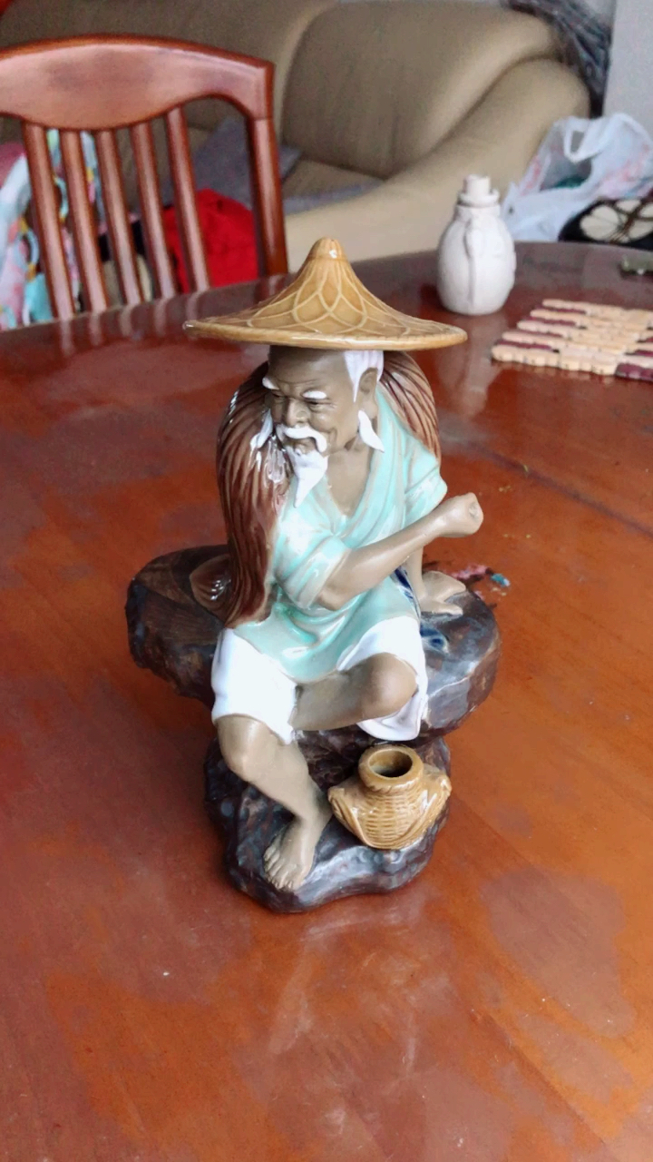 渔翁钓鱼,少了鱼竿!