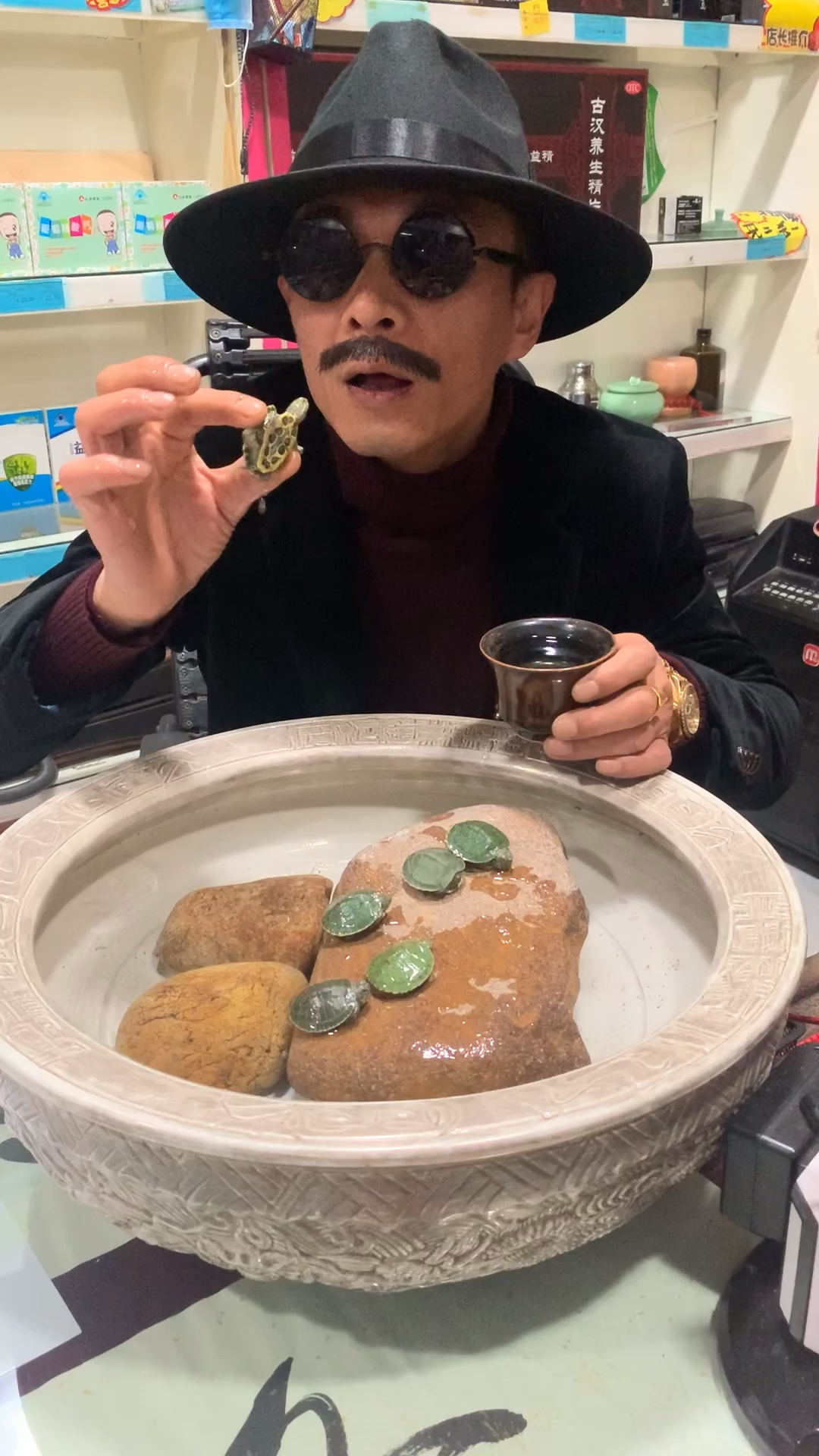 #搞笑段子剧#一个老中医告诉我老鳖汤补肾,今天我买了六只