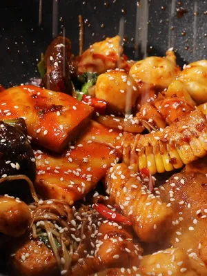 最强干饭王美食趣胃人间从来不是乐土,各人有各人的苦,走的累了就停下脚步歇一歇去吃一碗麻辣香