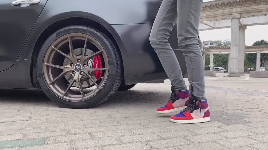 海王不海王的不重要,主要是想摸下鱼叉,试试它扎不扎我玛莎拉蒂 