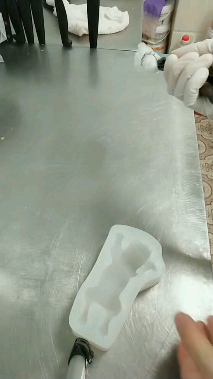 非常的网红沙皮狗蛋糕就是用这种模具做出来的