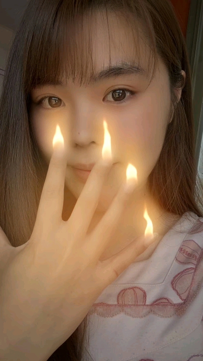 #我要上热门#太美的东西,人们大都不敢靠近,好像只有仰望才能对得起它的美