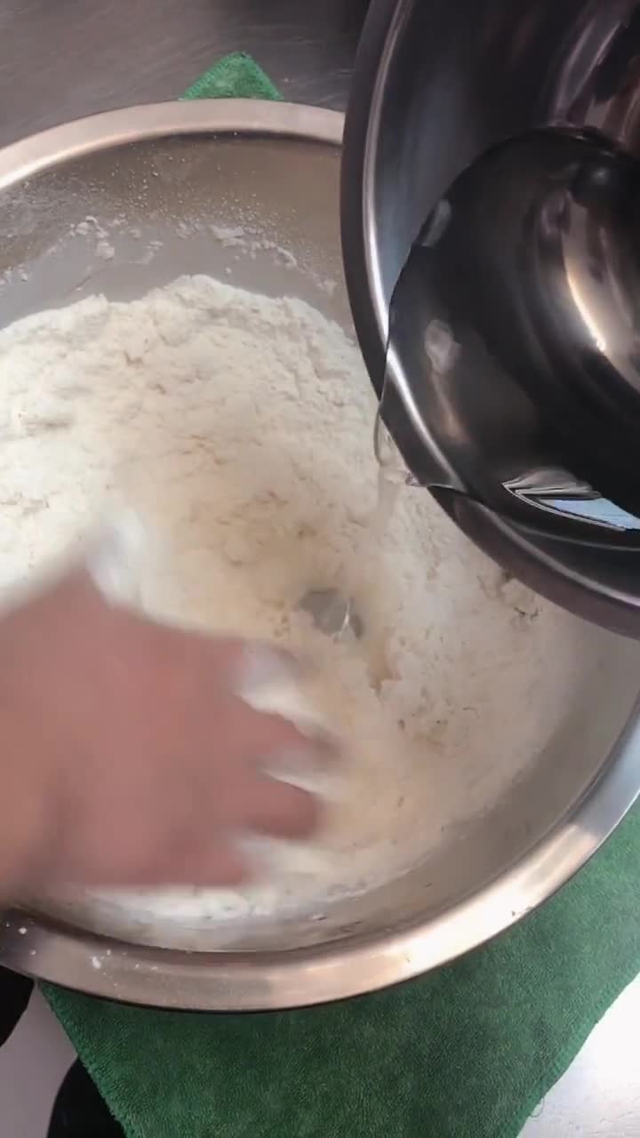 台湾手抓饼制作一有喜欢的朋友加关注看下一个教程