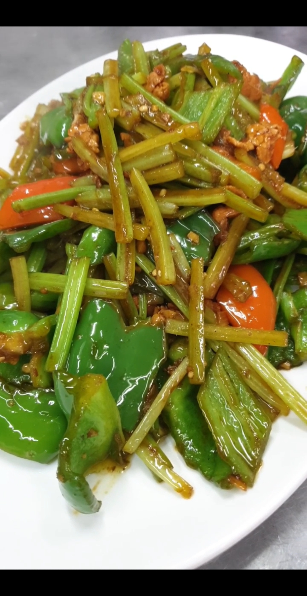 芹菜青椒炒肉
