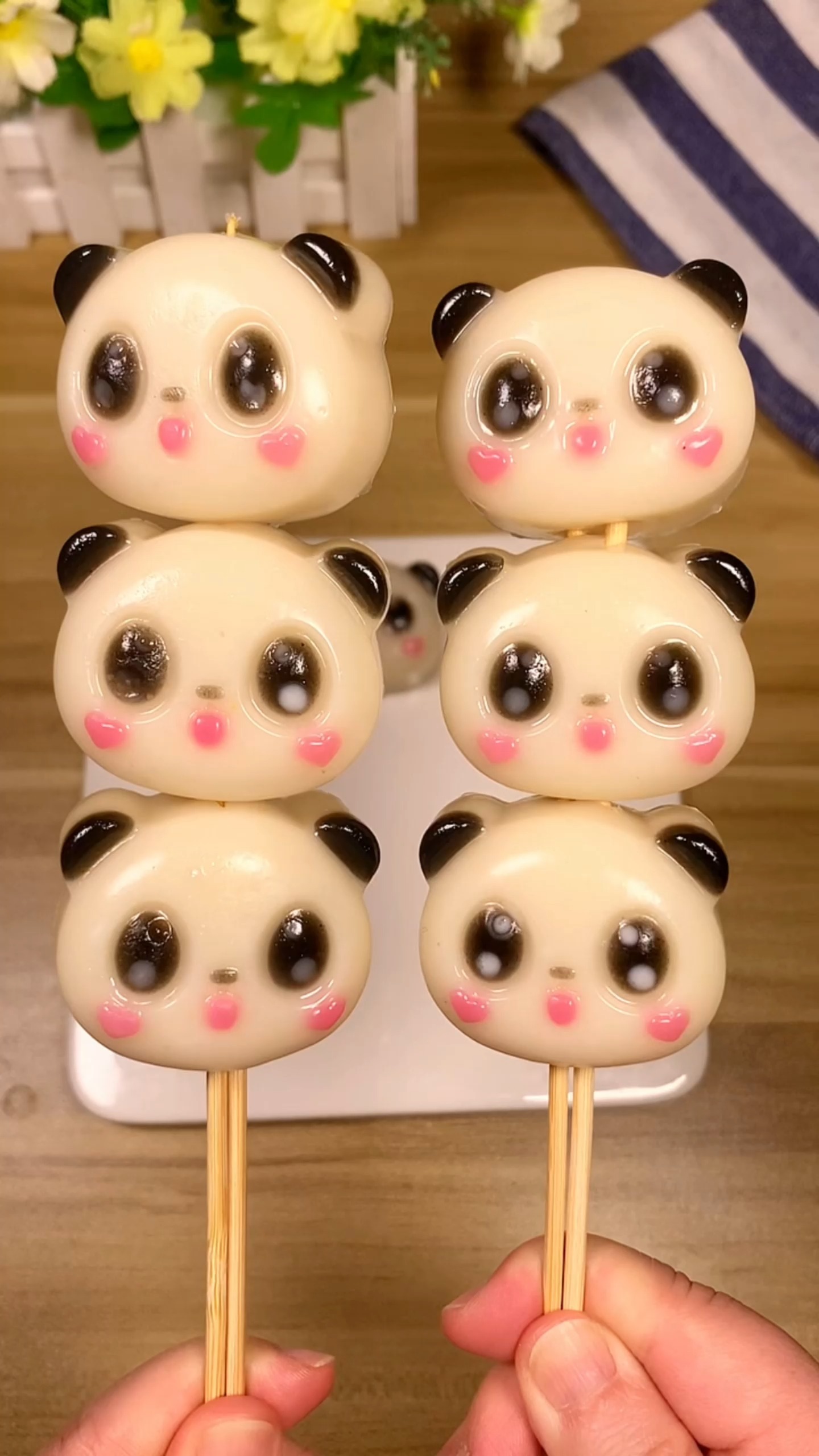 #自制美食#适合和家里萌娃一起做的健康点心,黑芝麻椰汁味的 熊猫马蹄糕,好看好吃好玩!