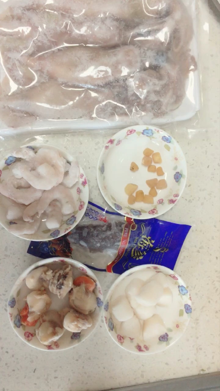 海鲜汤,海参、鱿鱼、帆立贝、贝柱、虾仁。完美