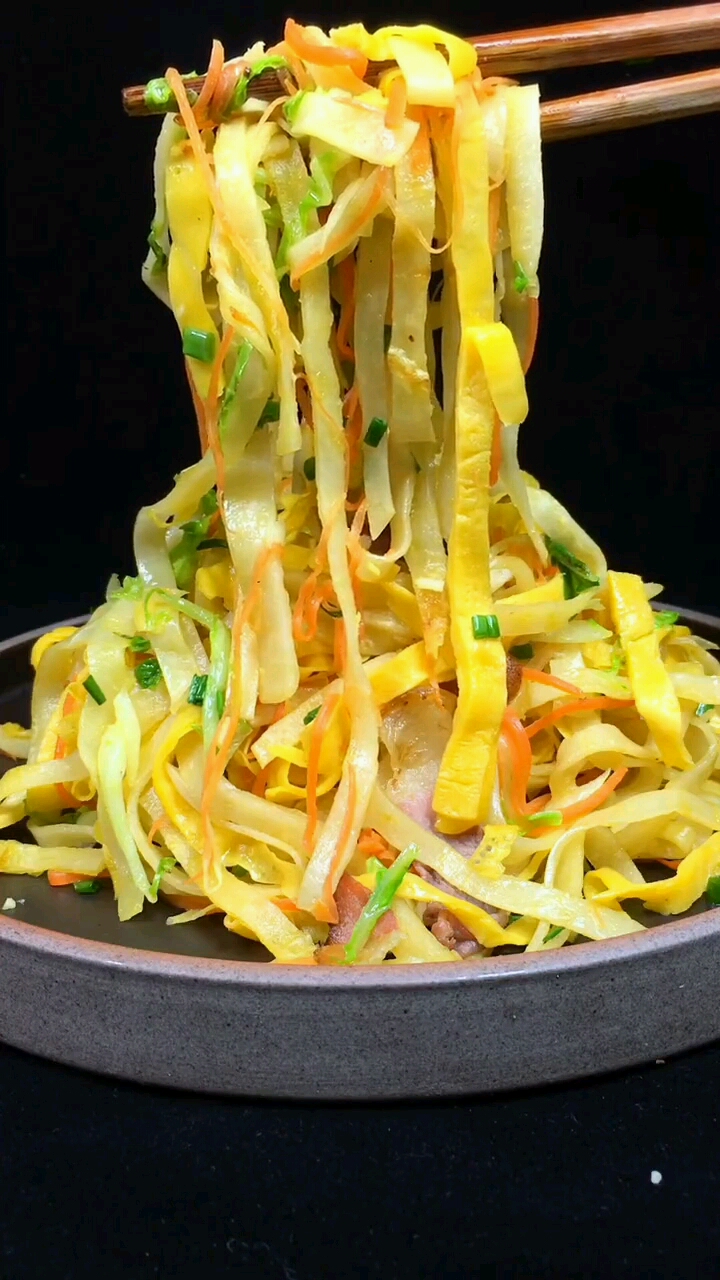 自己在家做炒饼丝
