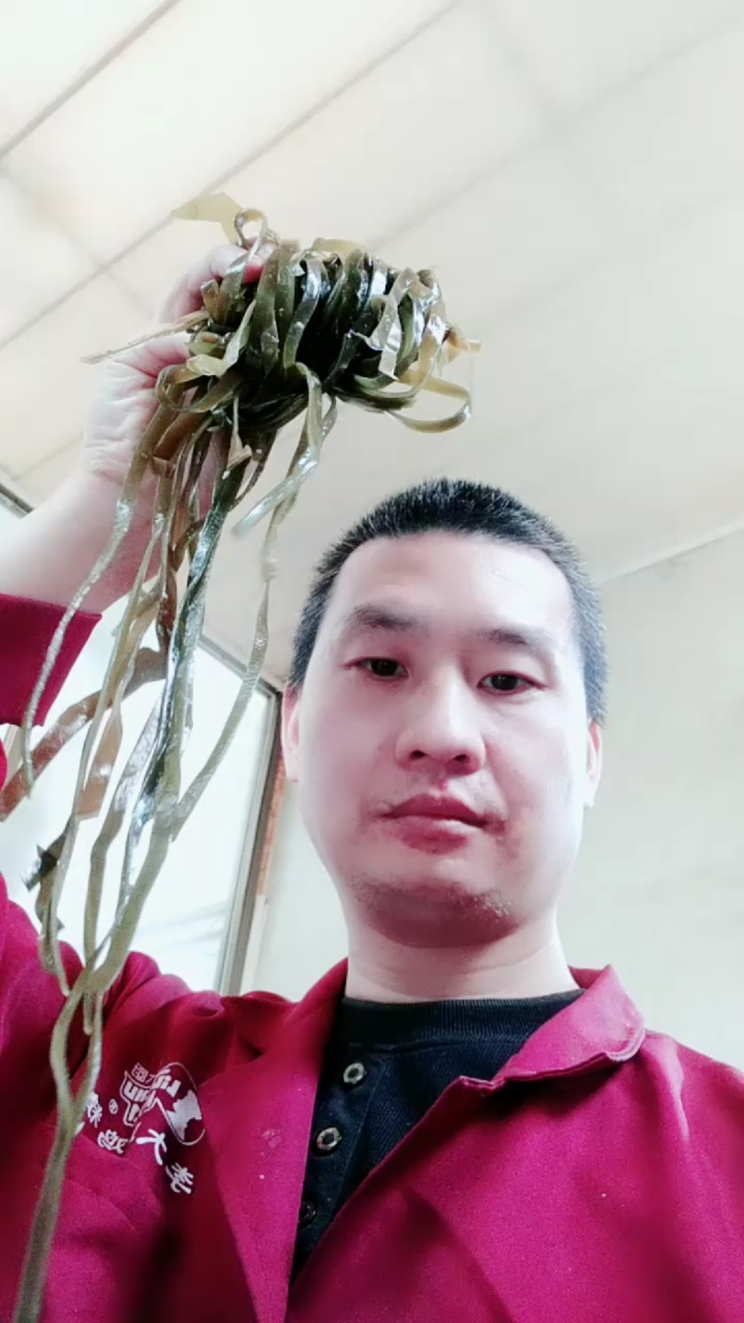 切,海带丝做酸辣海带丝汤用