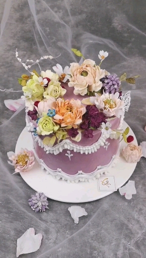韩式裱花蛋糕。韩式裱花复古蛋糕 #蛋糕# #甜品# #烘焙# #西点# #韩式裱