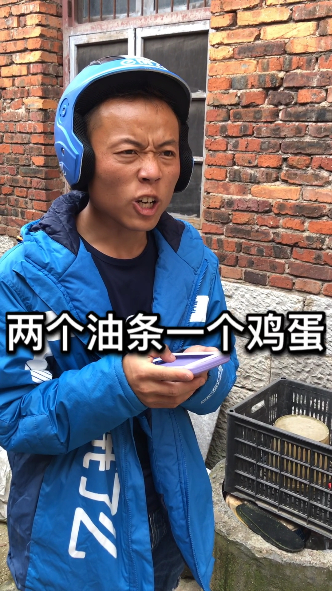 遇见危险要学会自救。暗示他人。