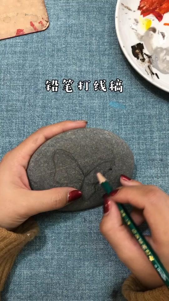 很简单的方法画一只蝴蝶快收藏起来和我一起画吧 #2020一起赢 #蝴蝶 #石头画