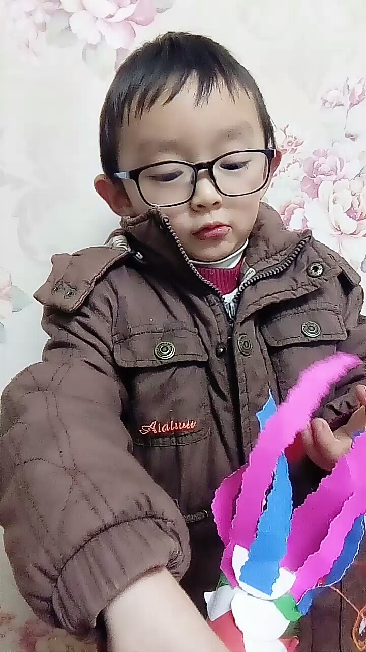 亲子手工作品,羽毛鱼 