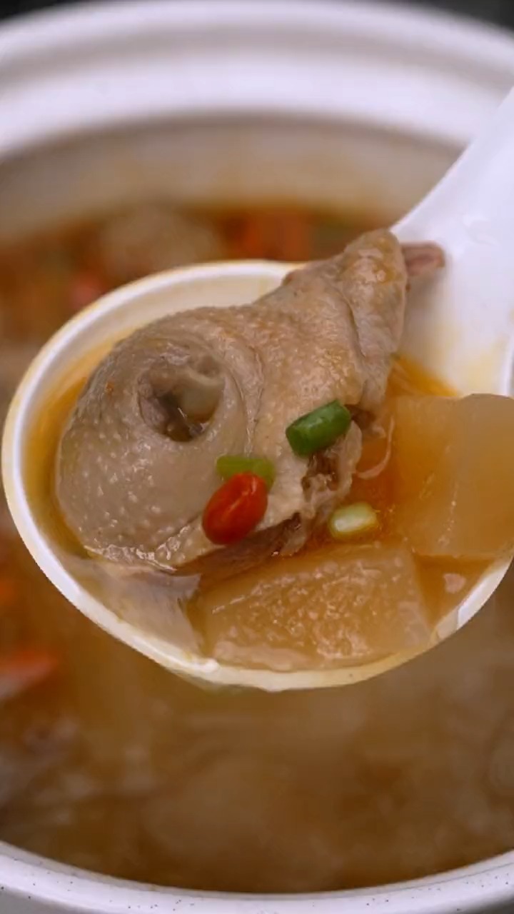 夏天太热没胃口,就做这个酸萝卜老鸭汤!