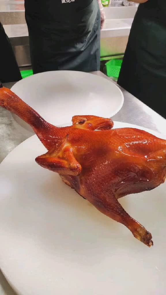 直接烧鸡皮水白醋6两大红浙醋1支白水3斤麦芽糖8两二锅头酒2两安多夫松肉粉15克助手