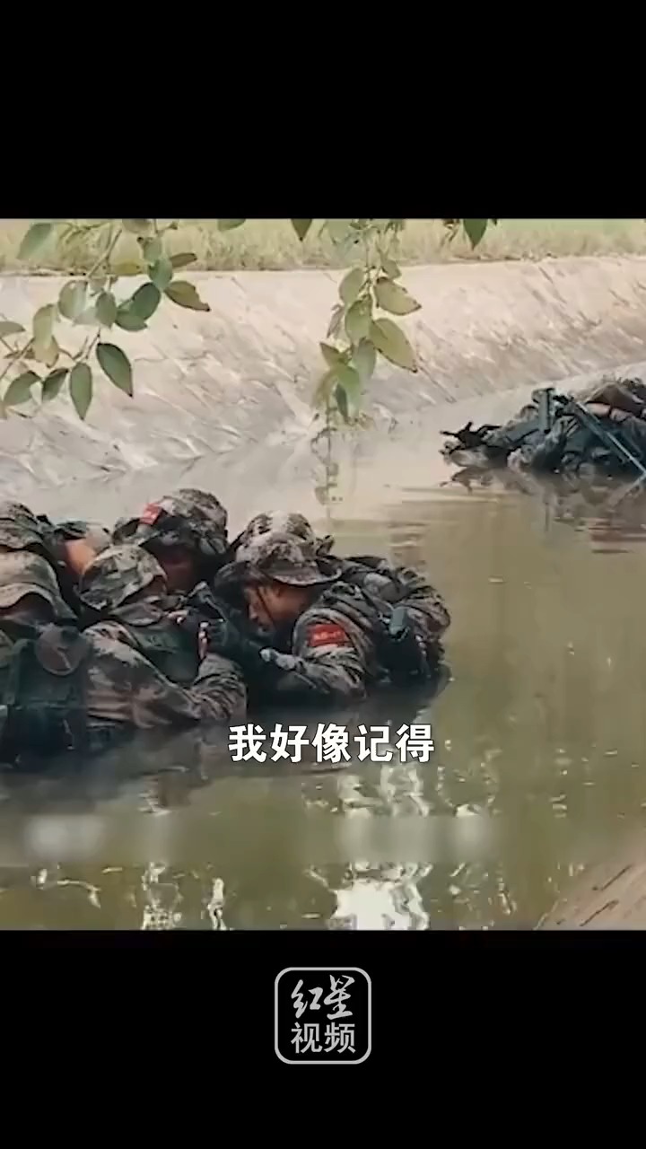 终生难忘!“魔鬼周”艰苦训练中过生日,与战友分享蛋糕。致敬中国军人!