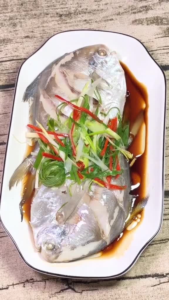 简单又美味的一道家常菜,清蒸白鲳鱼,宅在家无聊的你学做起来吧潮汕vlog美食记