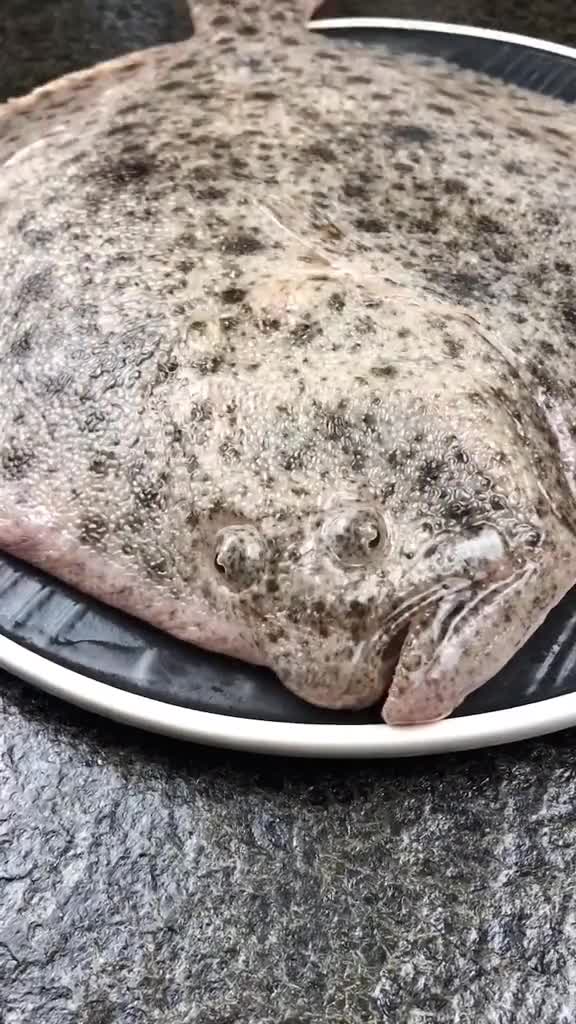 烤它之前觉得有点残忍烤好了之后我流下了邪恶的口水下个作品开吃美食