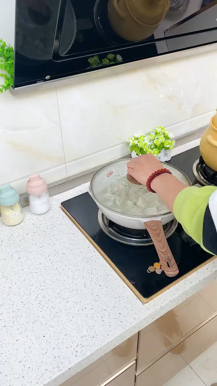#好物推荐#饺子站在一起不好吃,给你这个不锈钢饺子盘,自带沥水饺子粘连,上面还可以放蘸料