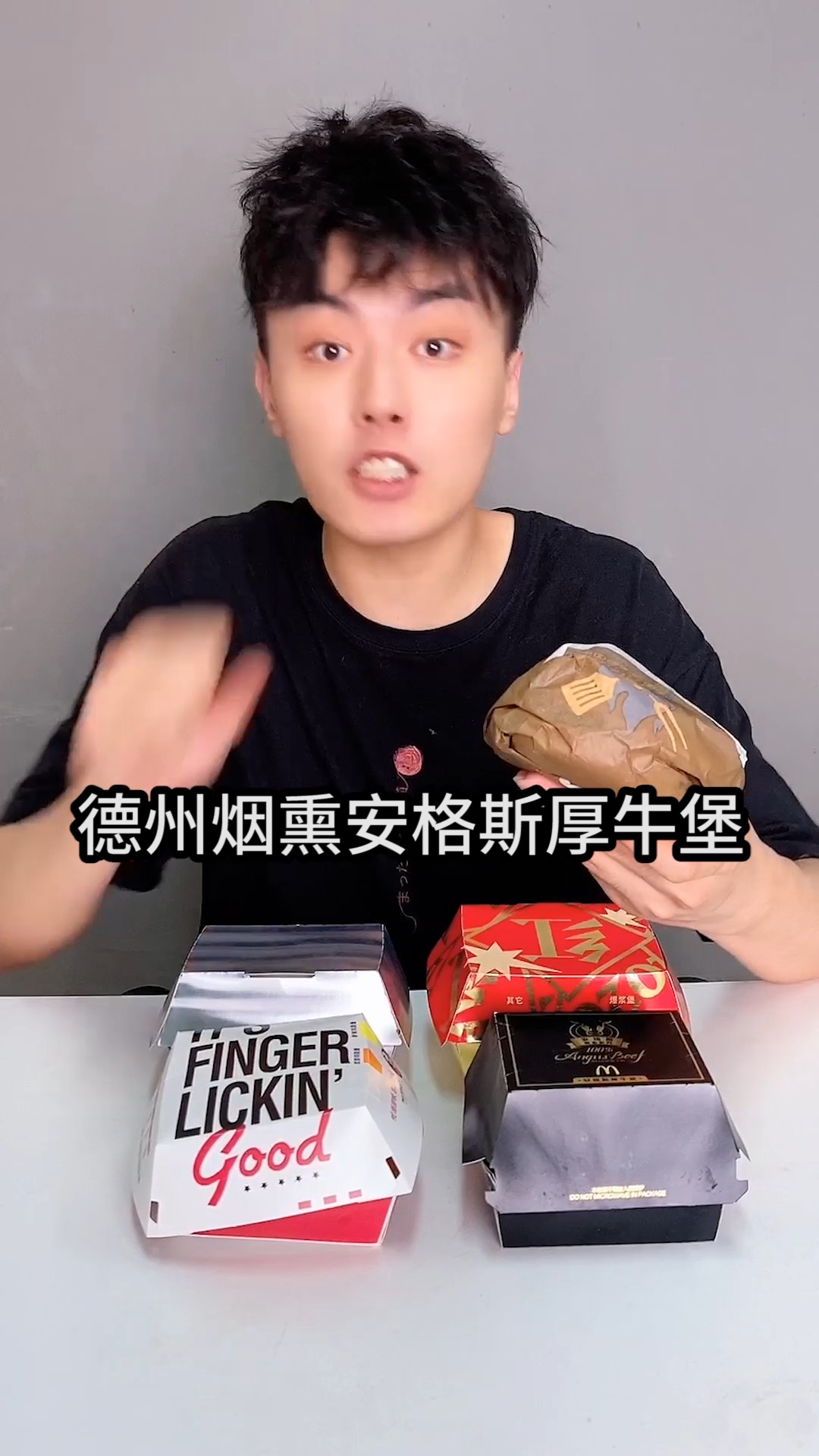 小伙怒买四家最贵的汉堡,到底哪个最好吃