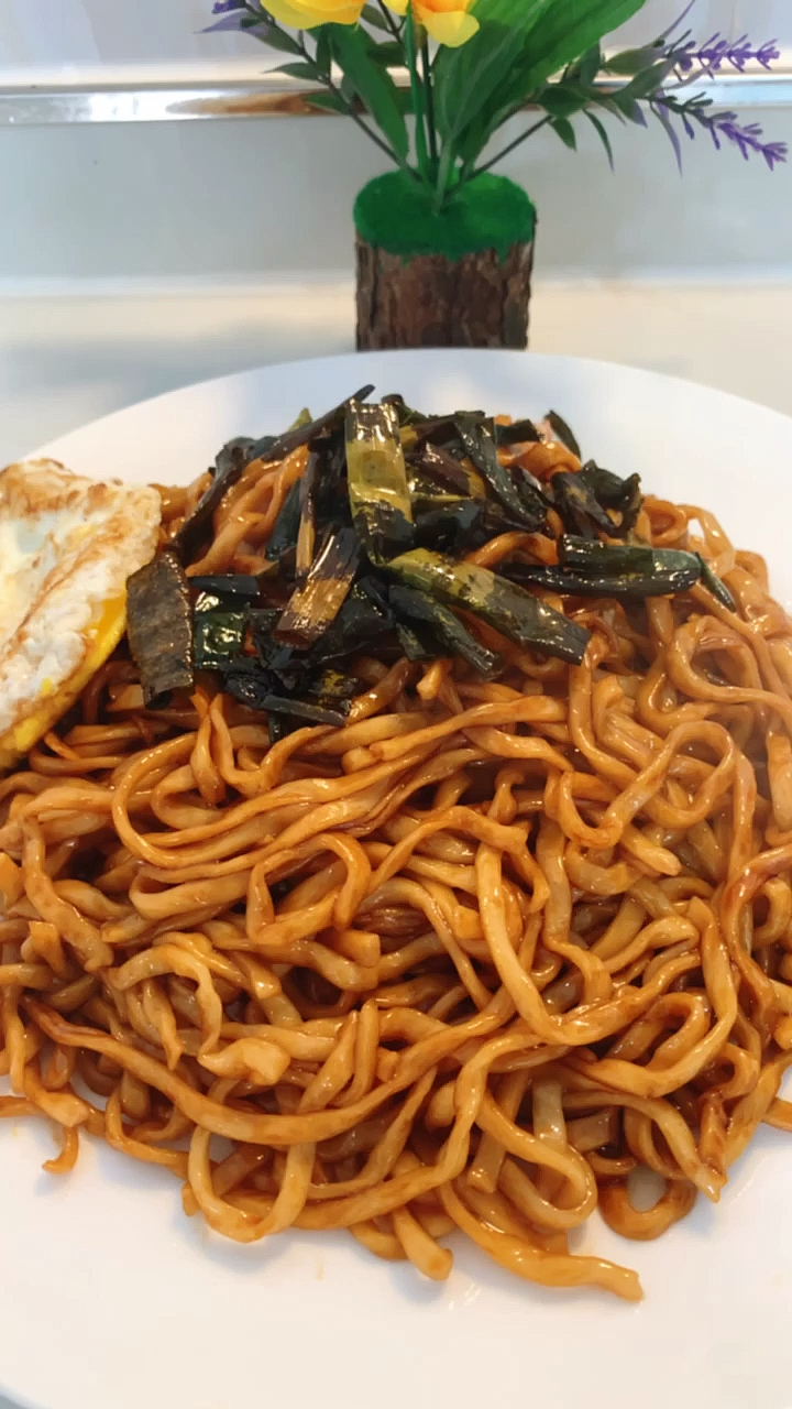 #家乡特色美食#上海葱油拌面,酱汁比例是关键,简单好吃,三元钱就能吃饱!