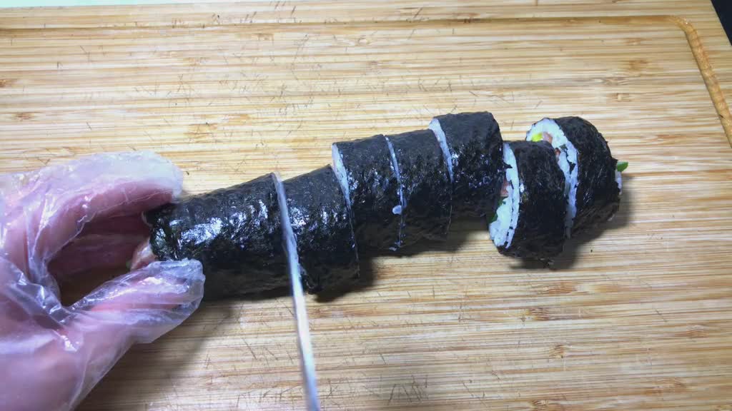 家庭版寿司超简单,比外面买的还好吃,自己做干净卫生假如只能说一个字