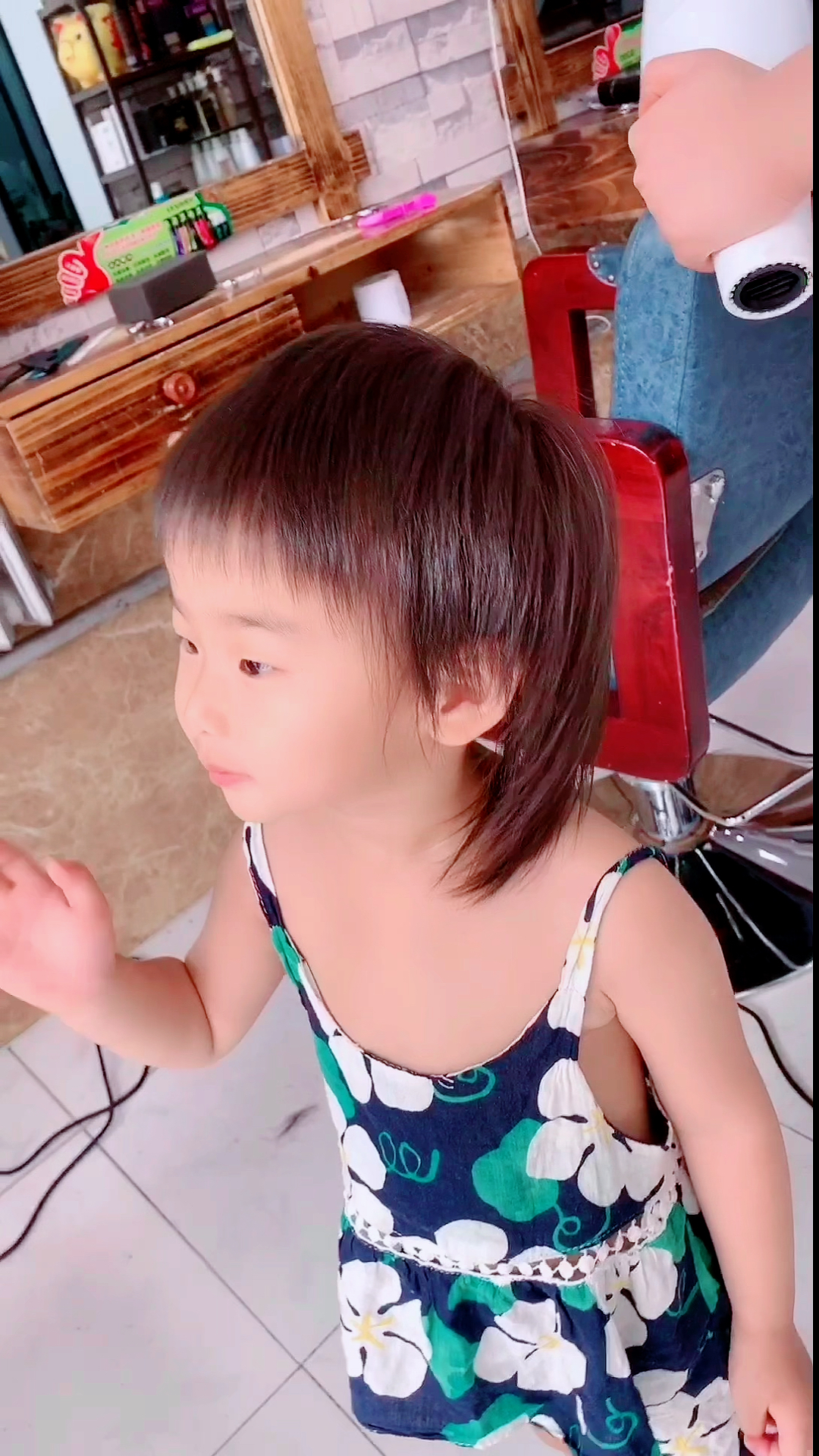 中国最小女孩狼尾