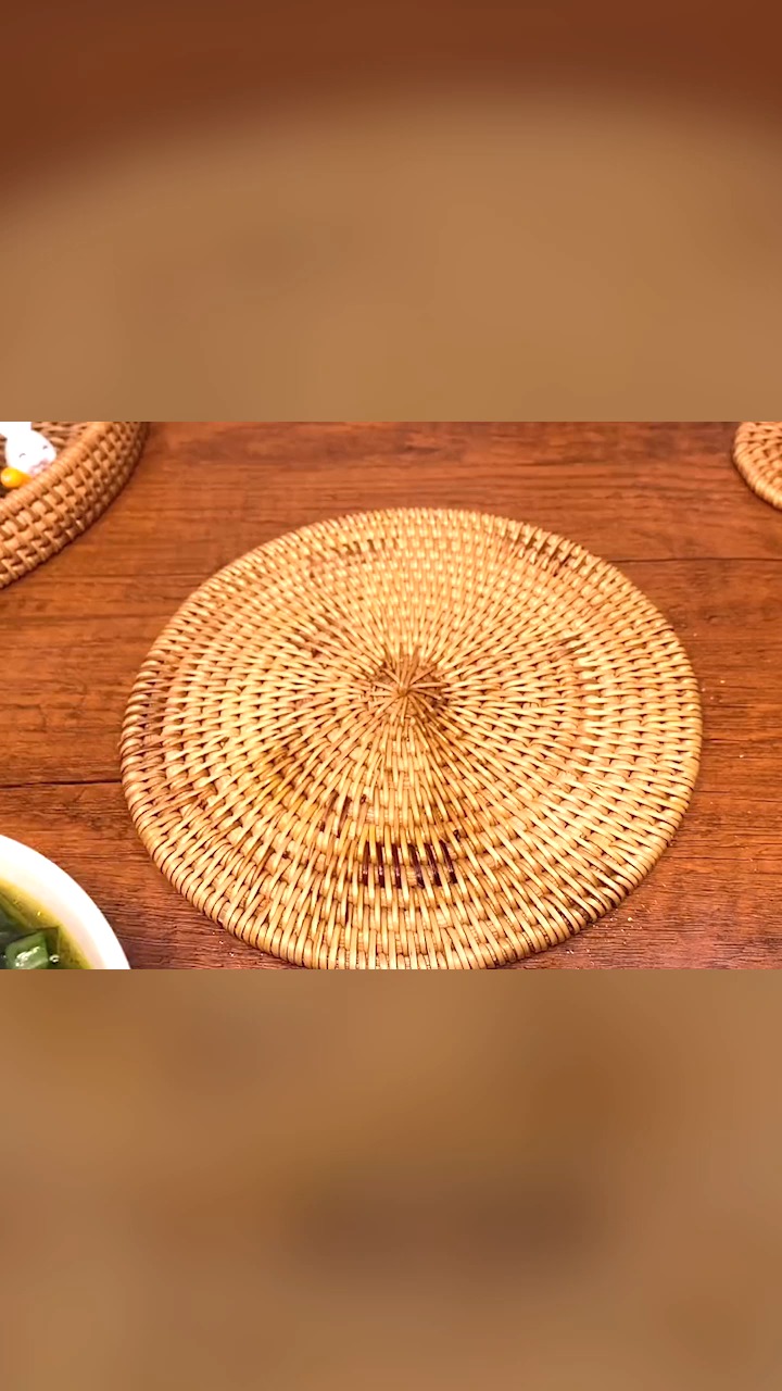 裙带菜俗称肠胃清道夫,它的营养价直很高,热量却很低