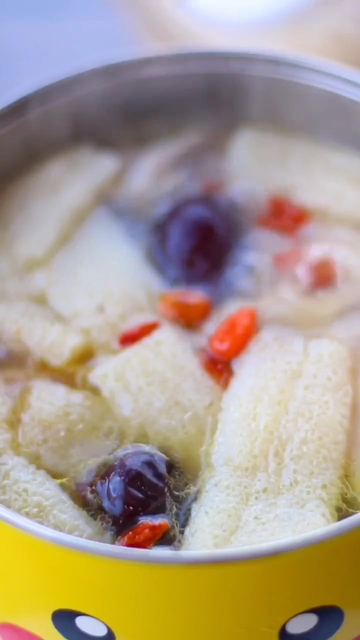 连喝三碗都不够的鲜美好喝的竹荪鸡汤竹荪它营养丰富,香味浓郁