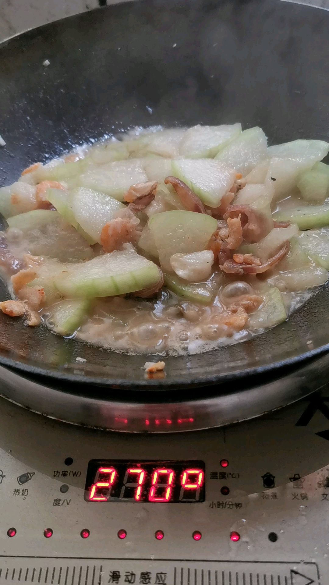 中午煮粥,冬瓜虾干煲,清清淡淡的