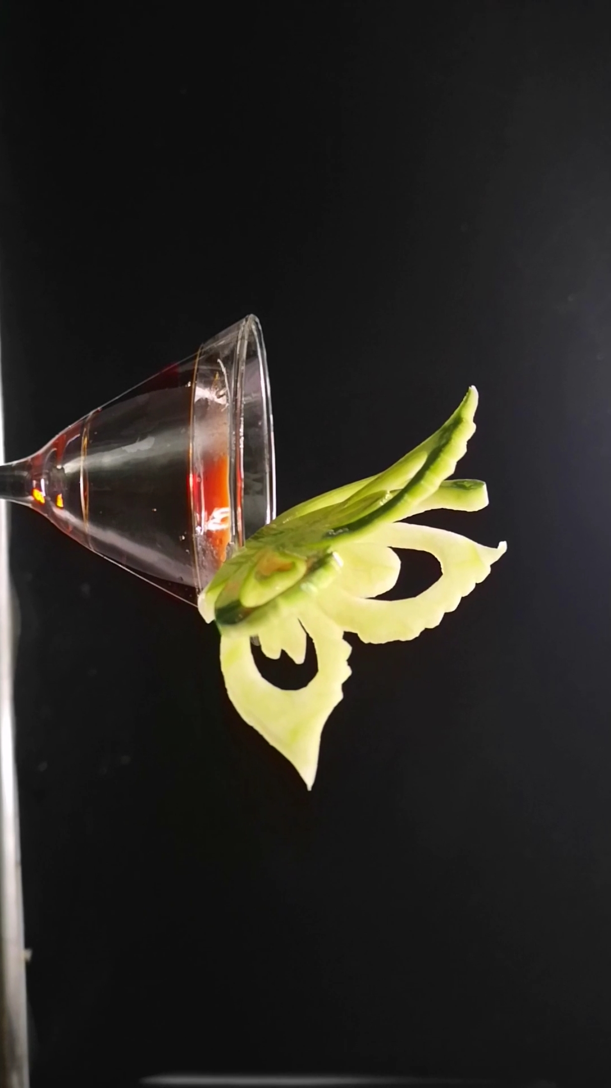 最廉价的瓜皮装饰出7星级感觉的鸡尾酒!