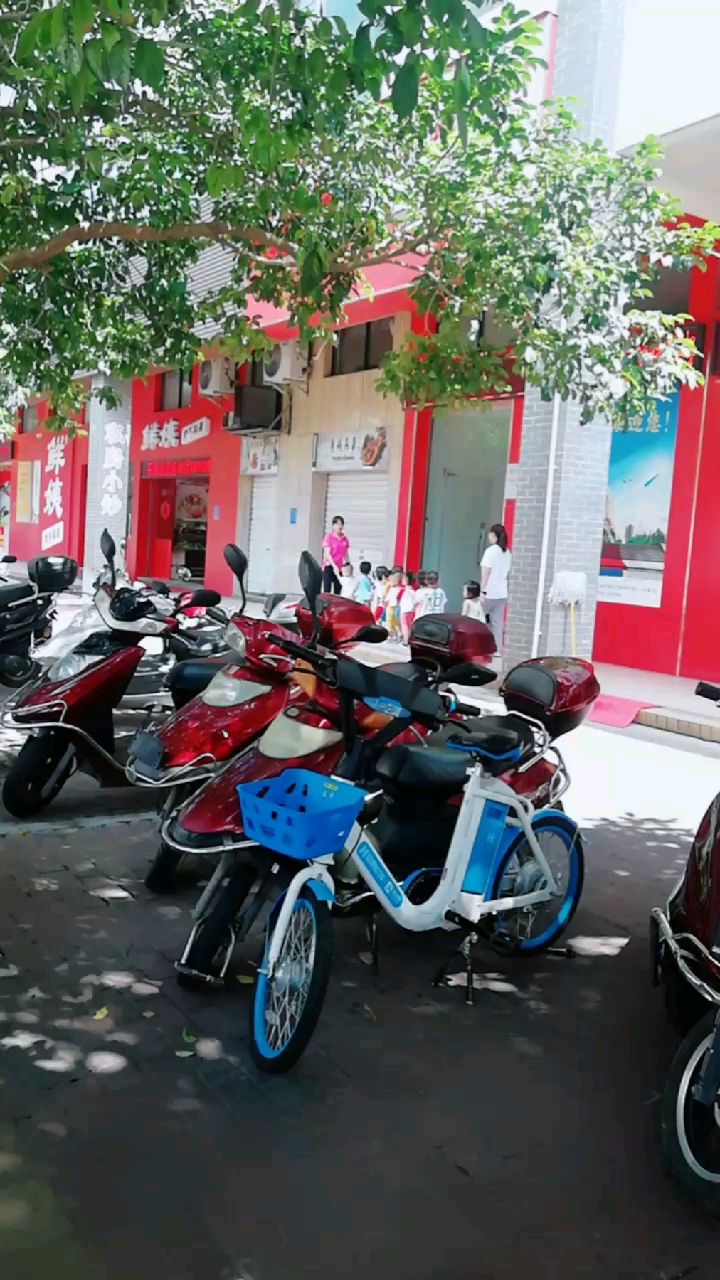 小鸭子走路啦啦啦啦