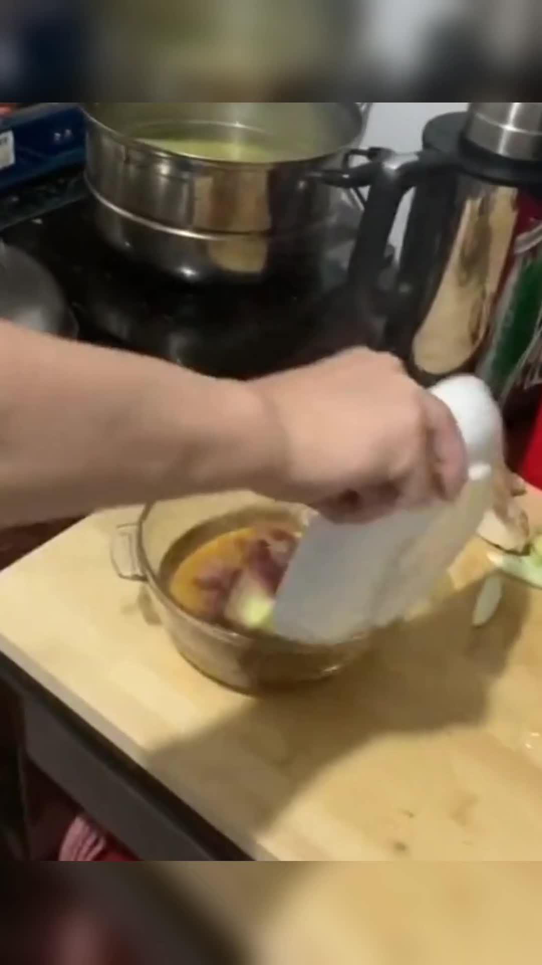 #我要上热门#热油现炸青虾,只加热一次,这样做会好吃?