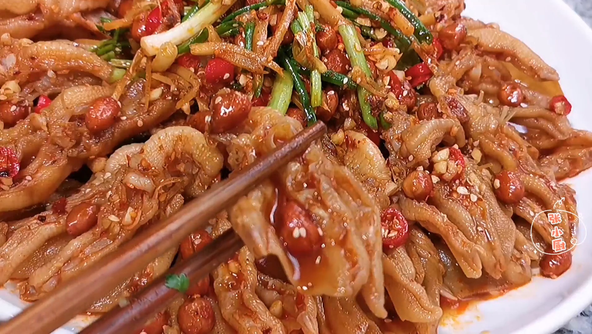 #轻知计划#秘制“凉拌无骨鸭掌”做法!独家酸坛水腌制,酸香脆爽,超解馋